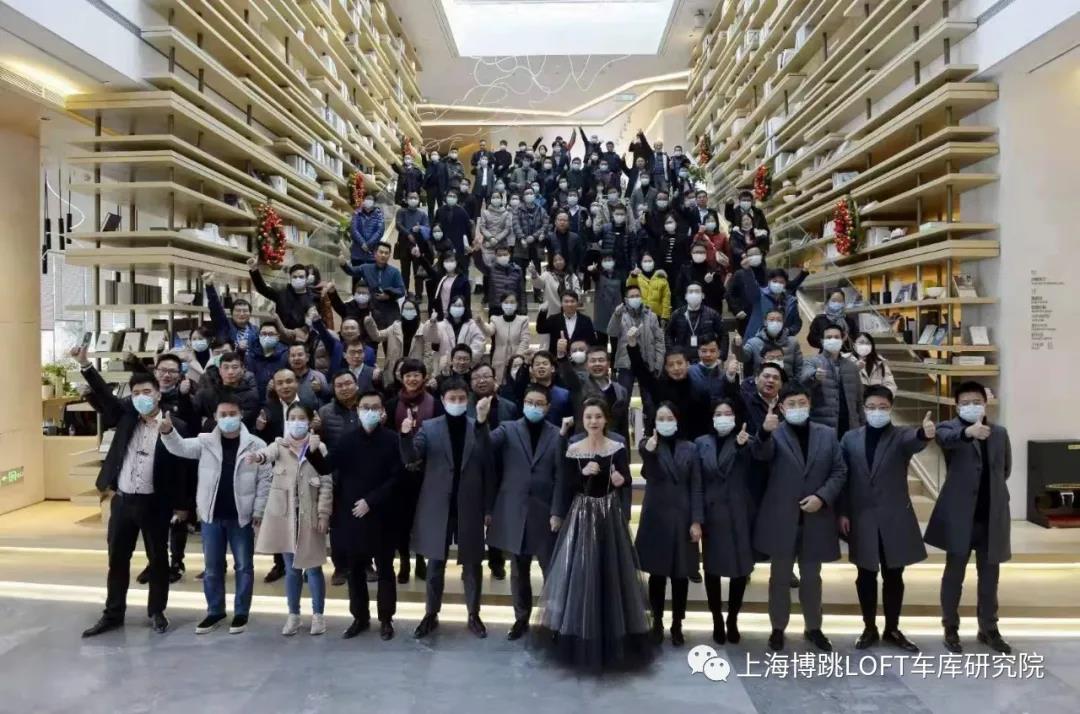 潍坊全国一百多人在华侨城汉口道6号参观研讨LOFT专利车库技术！